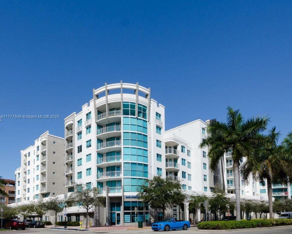 Property Photo: 110 Washington Ave 1718 FL 33139