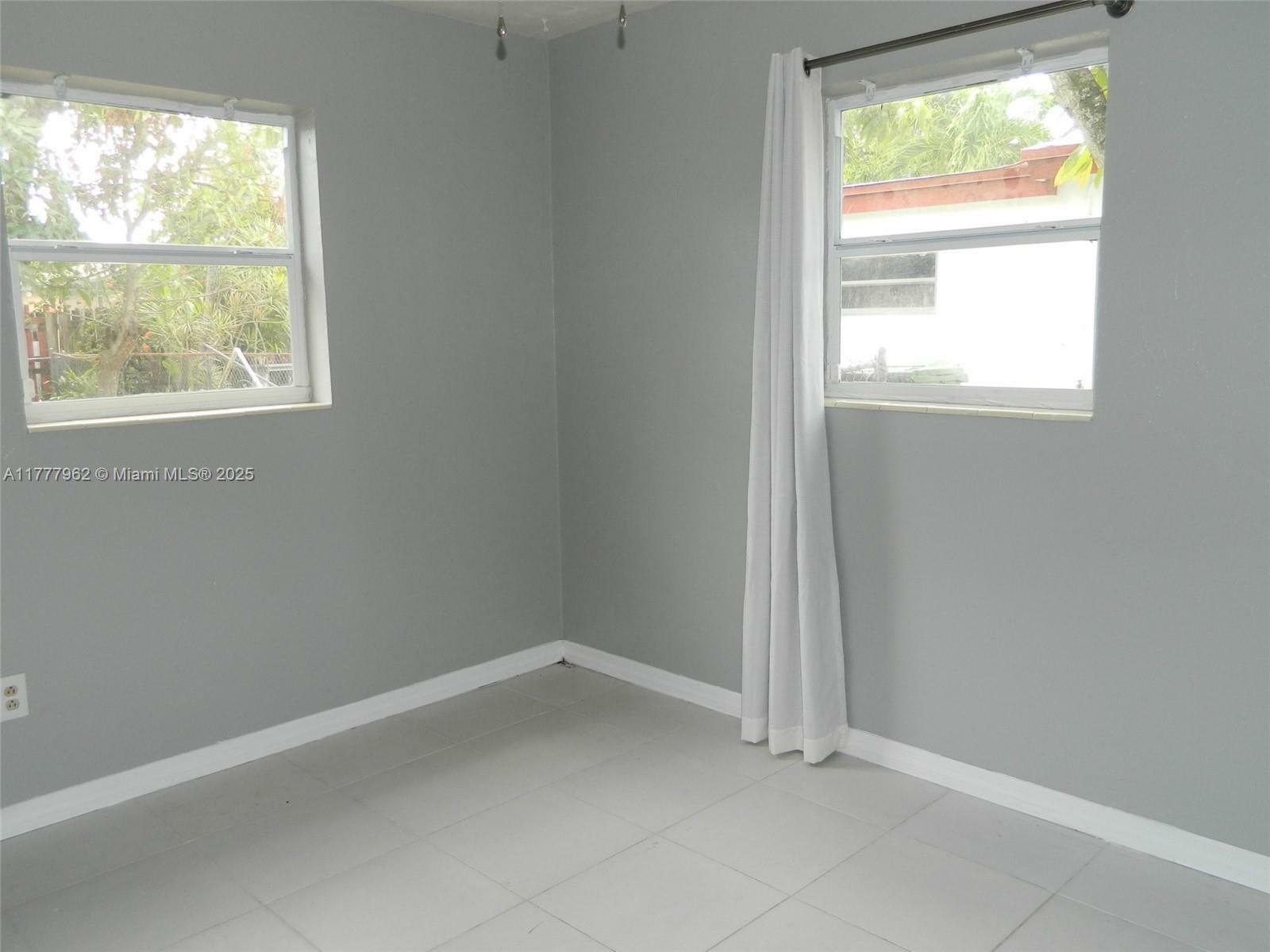 Property Photo:  930 SW 29th Way  FL 33312 