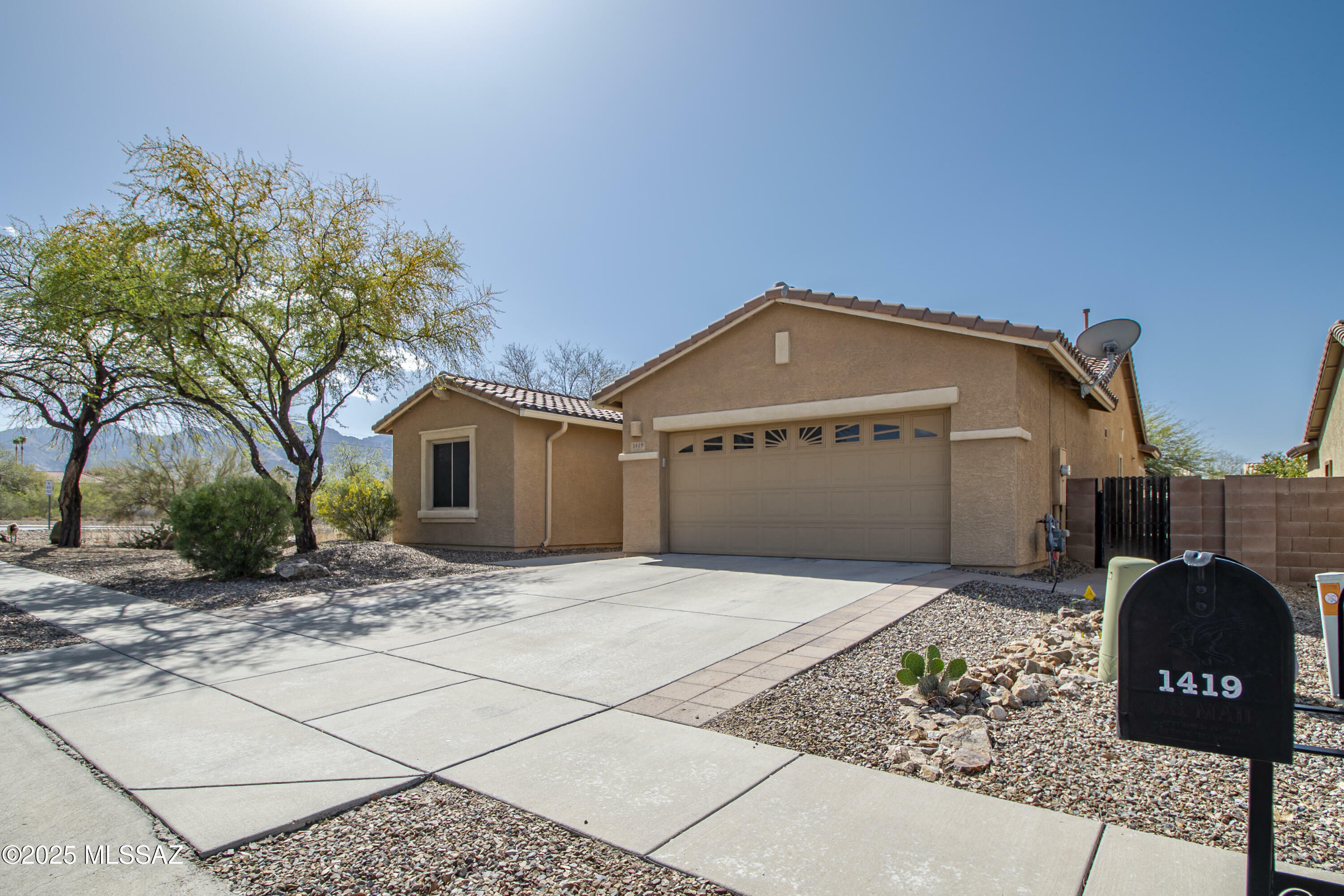 Property Photo: 1419 W Red Creek Drive AZ 85737