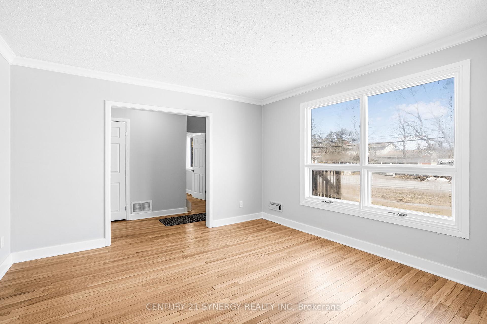 Property Photo: 14 Johnwoods Street ON K2S 1B9