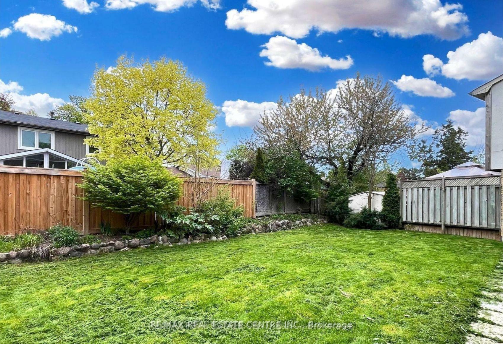 25 Ivanic Court  Whitby ON L1N 6E3 photo