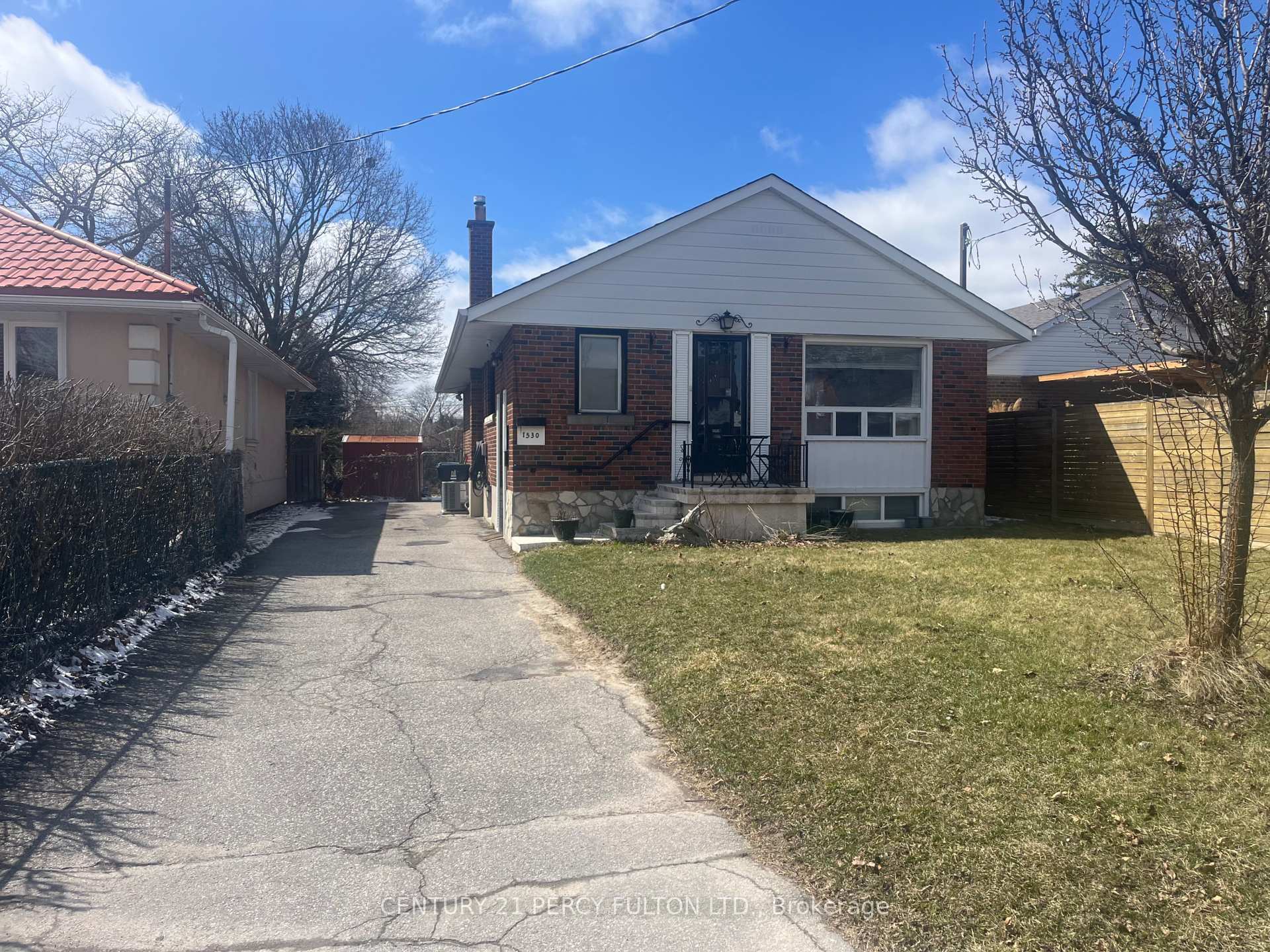 Property Photo: 1530 Pharmacy Avenue ON M1R 2K2