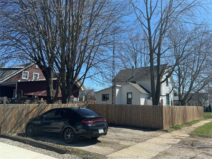 Photo de la propriété: 417 Wallace Street ON N8A 4L3