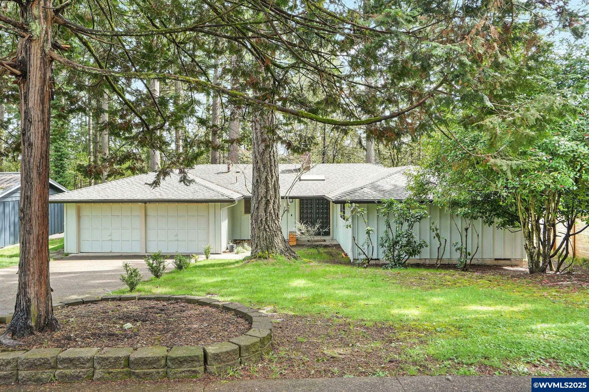 Property Photo:  2225 NW Estaview Cir  OR 97330 