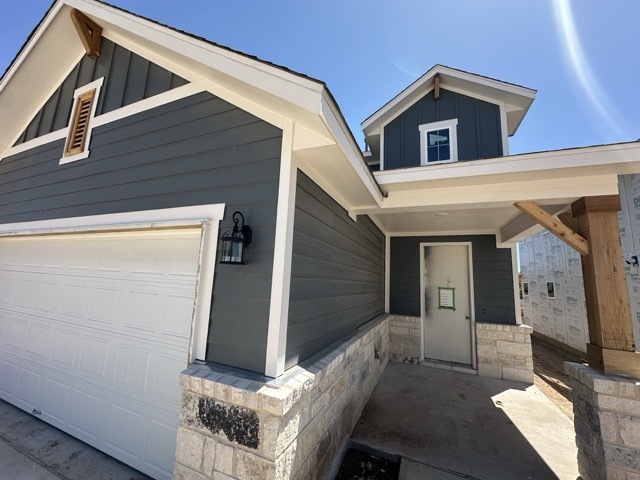 Property Photo: 280 Denali Way TX 78620