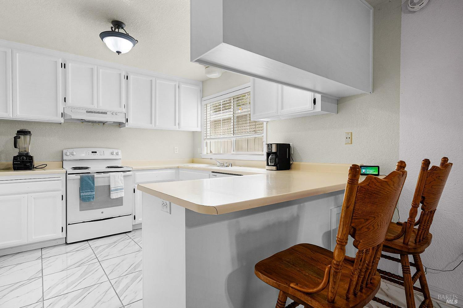 Property Photo: 813 Sparrow Court CA 95448