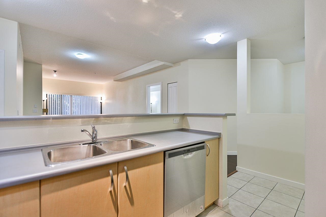 Photo de la propriété: 10866 City Parkway 120 BC V3T 5W9
