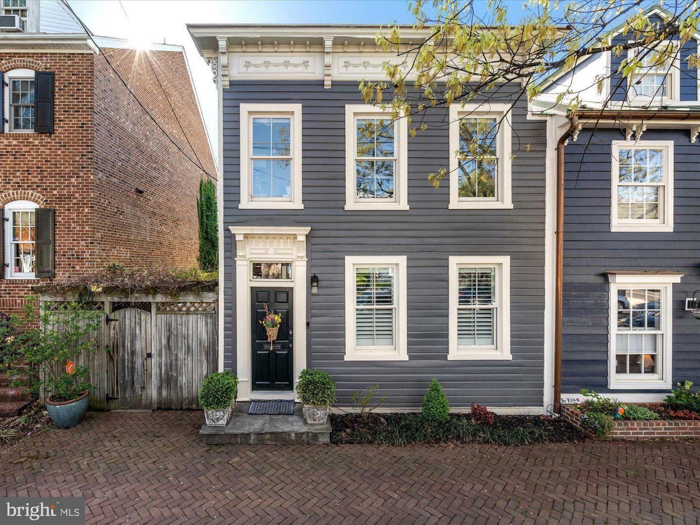 Property Photo: 530 N Columbus Street VA 22314
