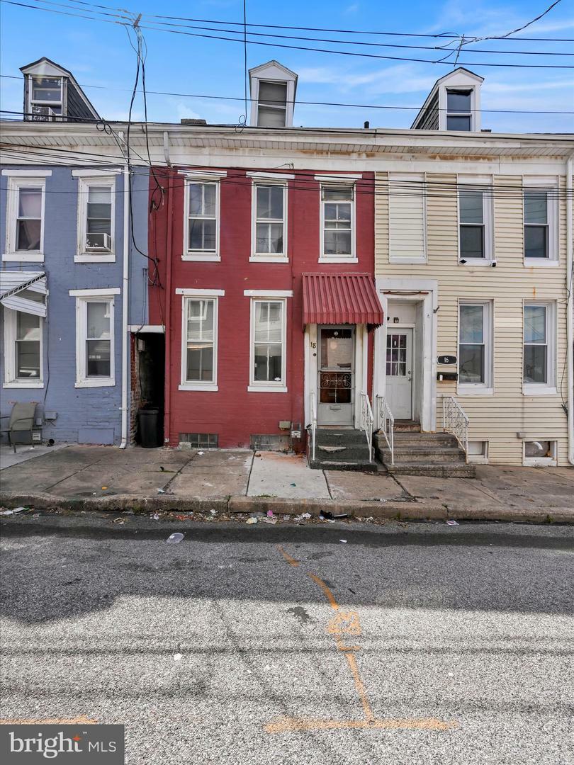 Property Photo: 18 S Lee Street PA 17403