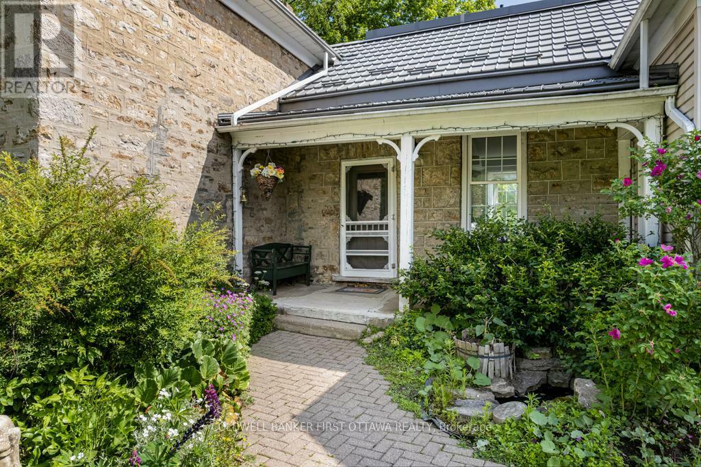 Property Photo: 28 South Street ON K7H 2G1