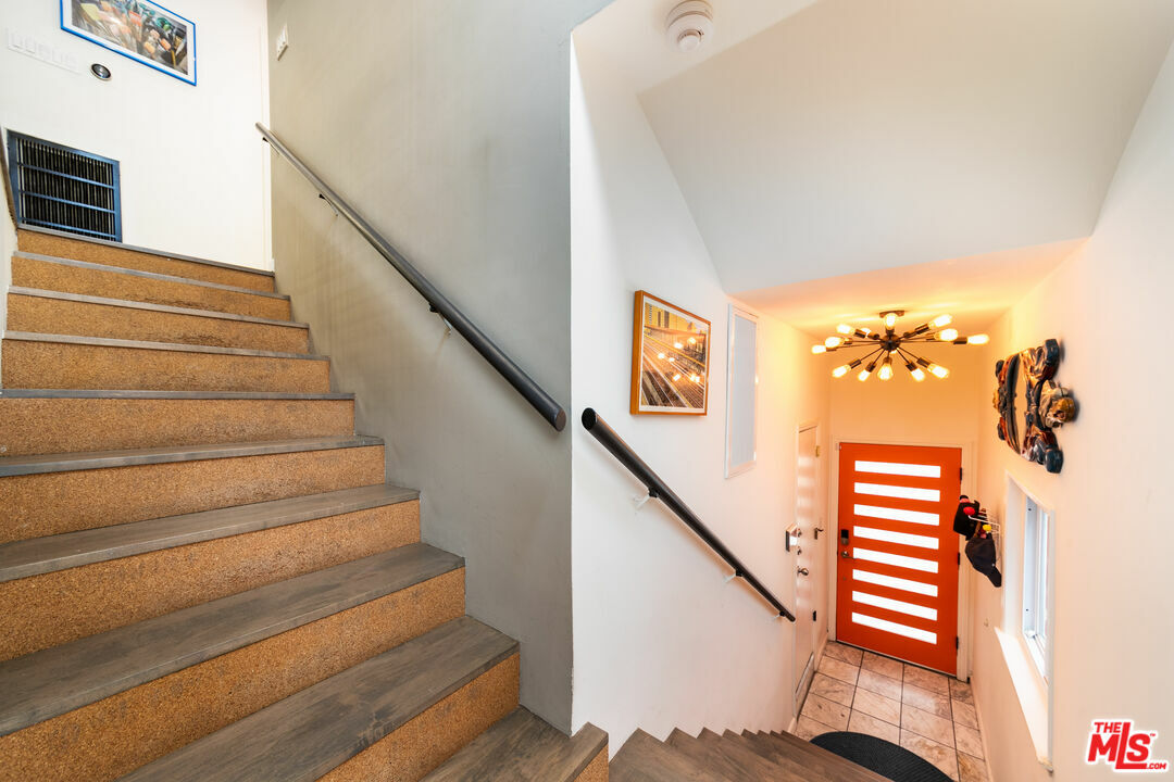 Property Photo: 8328 Kirkwood Dr CA 90046