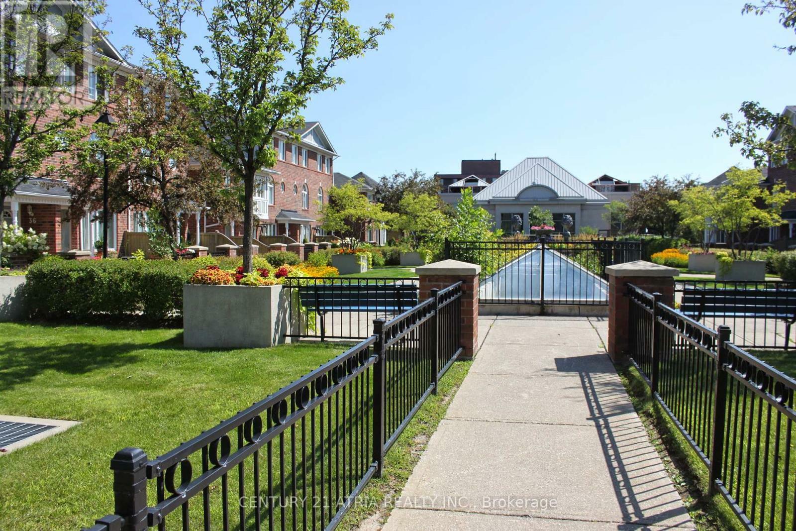 Photo de la propriété: 18 Clark Avenue West 54 ON L4J 8H1