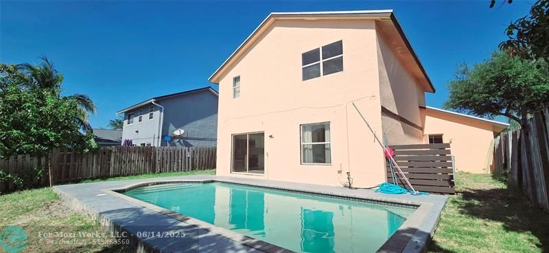 Property Photo: 930 SW 99th Ave FL 33025