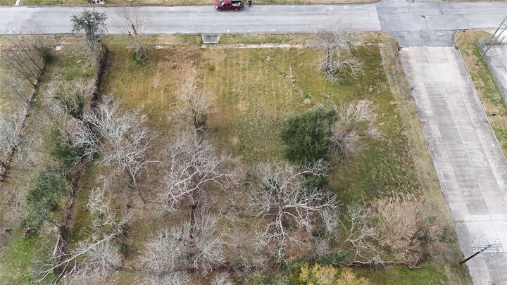 Property Photo:  936 Dunbar Avenue  TX 77640 