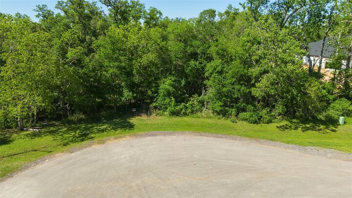 Property Photo: 104 Legend Lane TX 77515