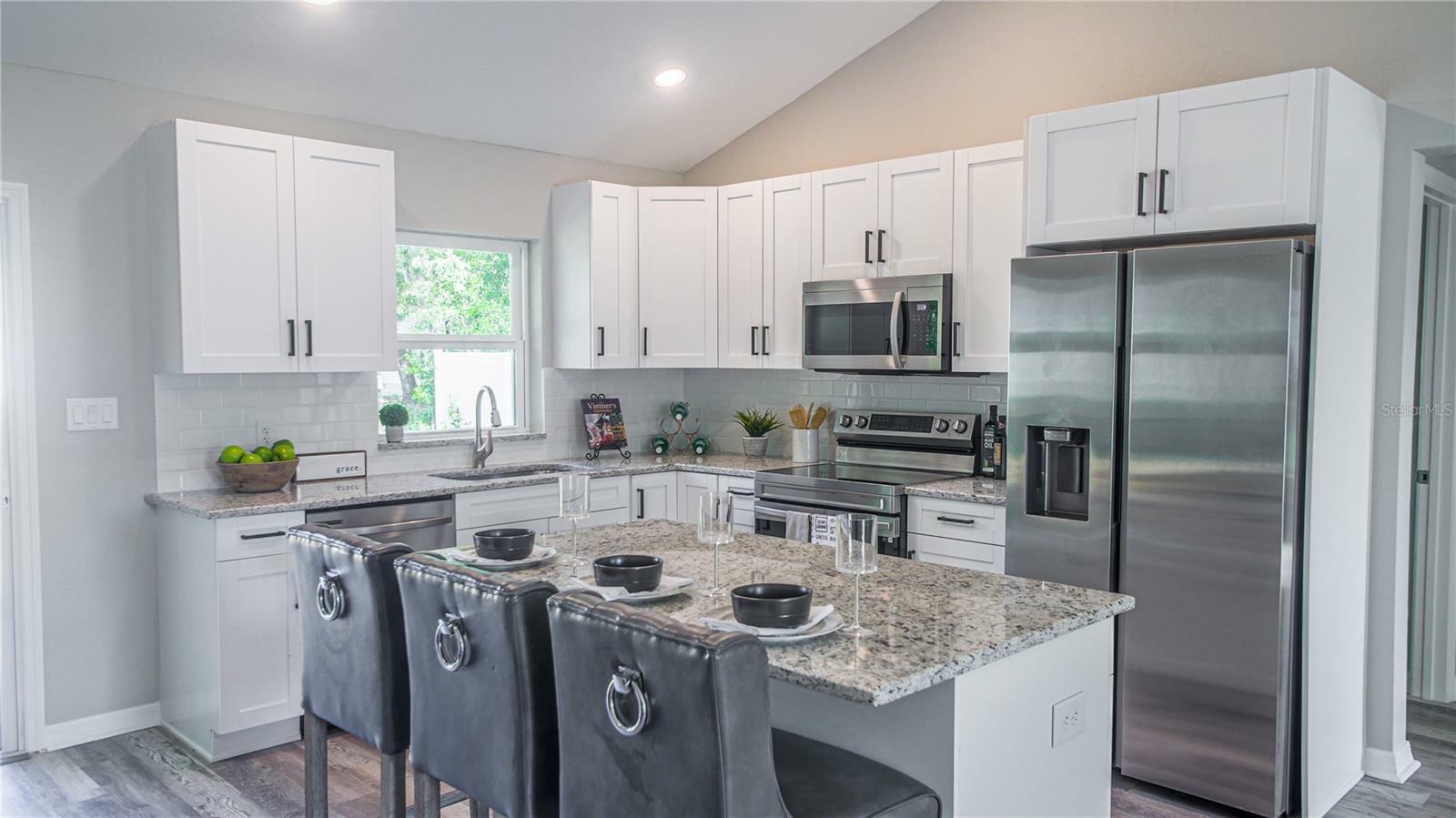 Property Photo: 10101 SE 165th Place FL 34491