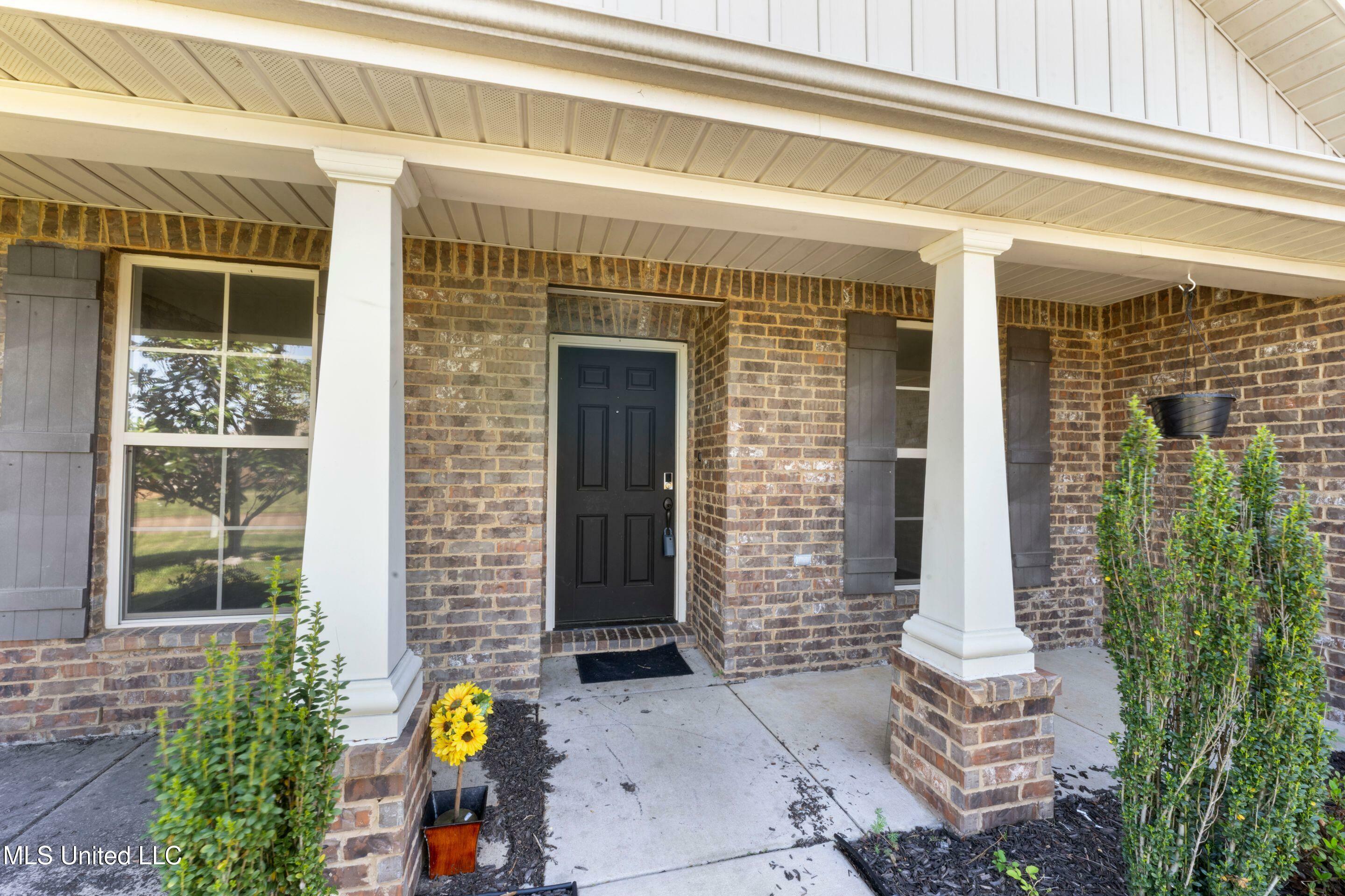 Property Photo: 7656 E Brierfield Drive MS 38672