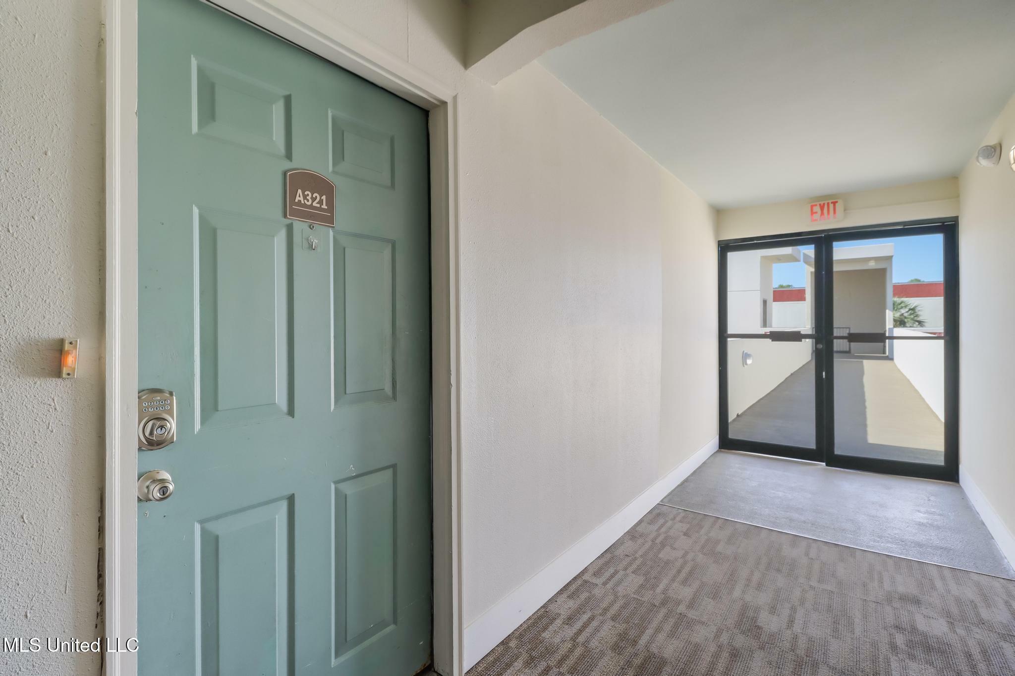 Property Photo:  2046 Beach Boulevard  MS 39531 