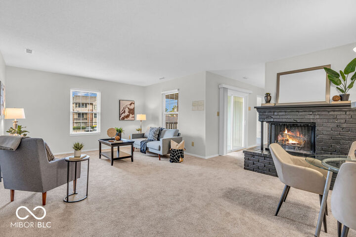 Property Photo: 1632 Queensbridge Square 7 IN 46219