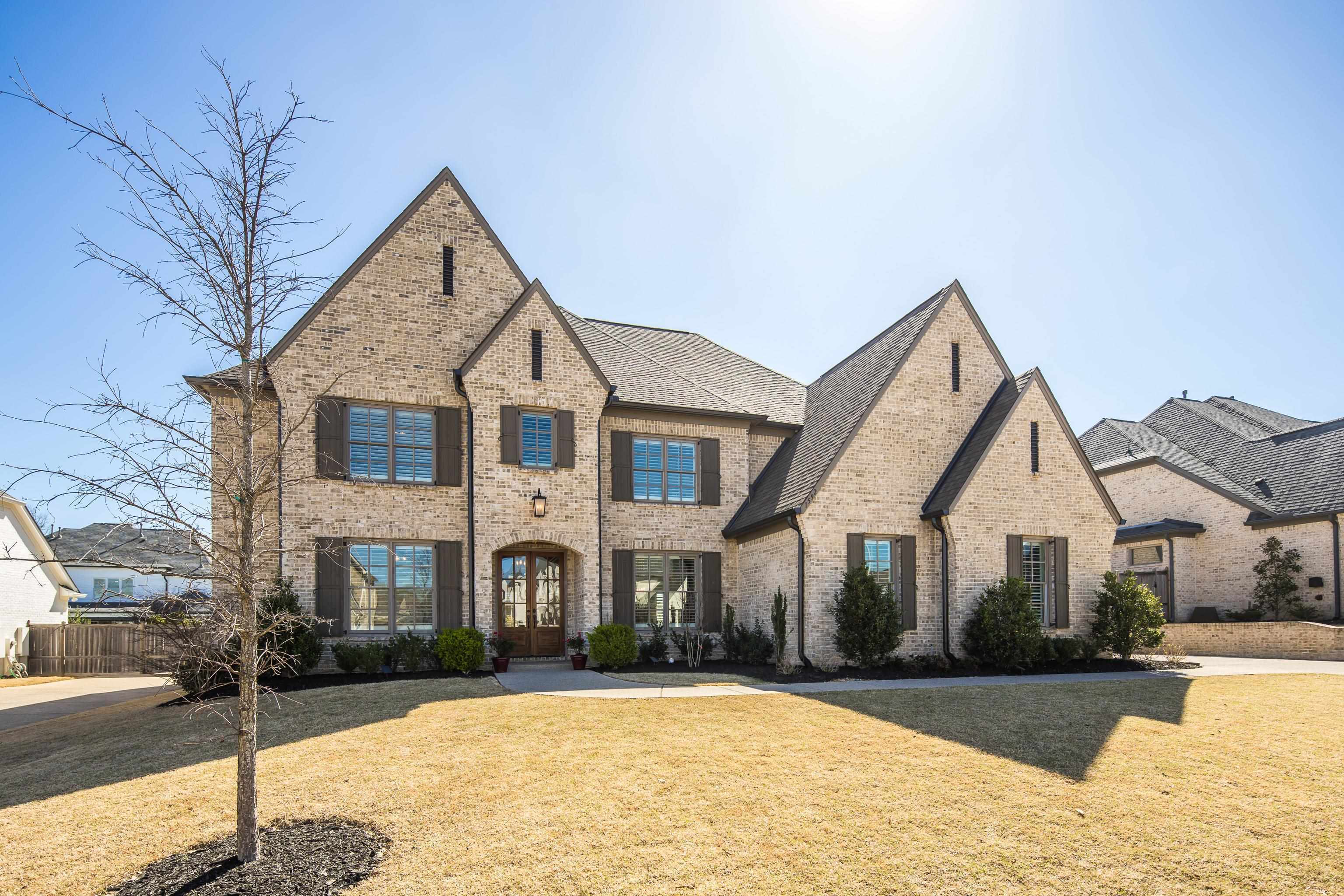 Property Photo: 1592 Exmoor Ln TN 38017