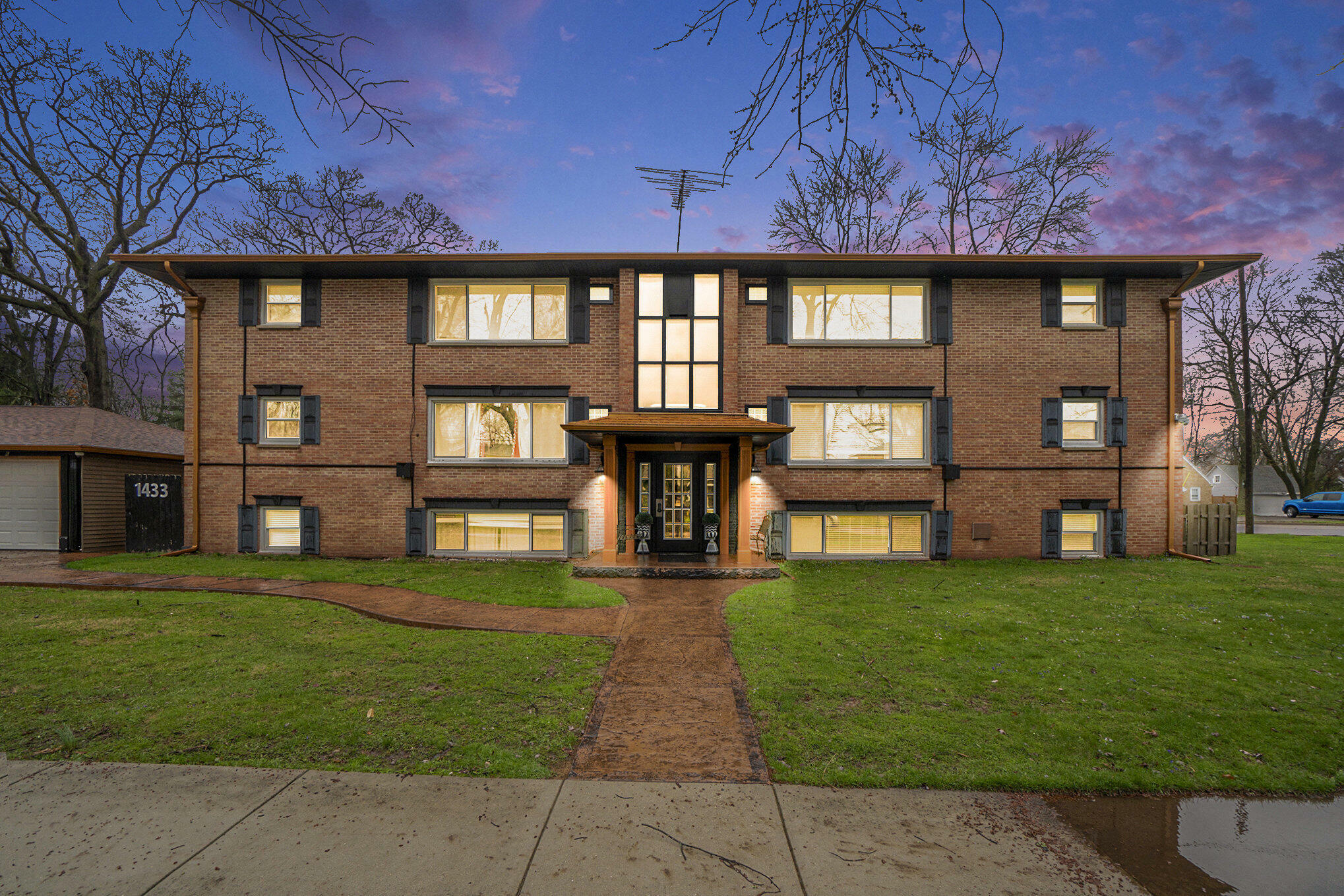 Property Photo: 1433 Lakeway Avenue MI 49001