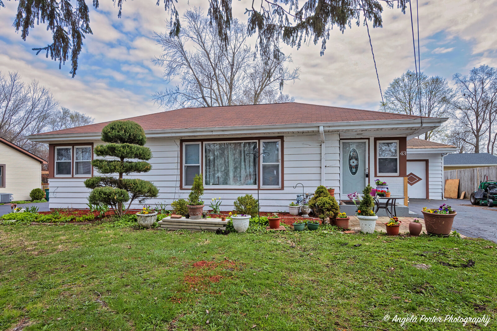 Property Photo:  43 Lippincott Road  IL 60020 