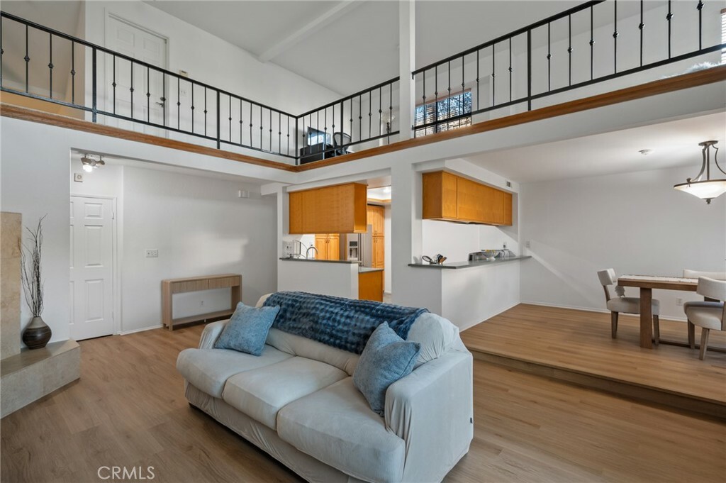Property Photo:  2021 Carnegie Lane 3  CA 90278 