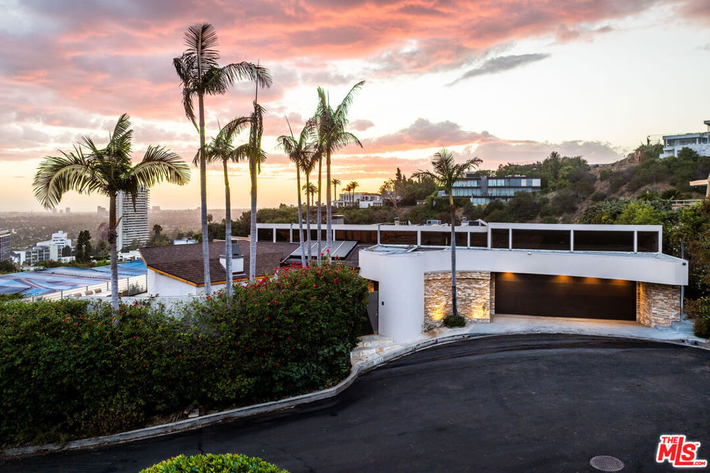 Property Photo:  1443 Devlin Drive  CA 90069 