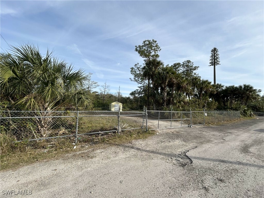 Property Photo: 2370 Cornerstone Drive FL 34120
