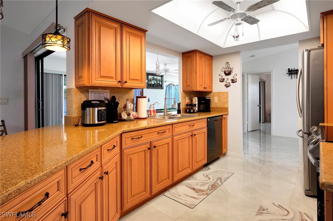 Property Photo:  2216 SE 8th Terrace  FL 33990 