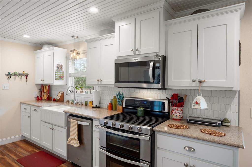 Property Photo: 128 Oak Grove Drive TX 75482