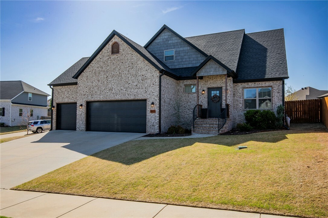 Property Photo: 1013 Marbella Court AR 72718