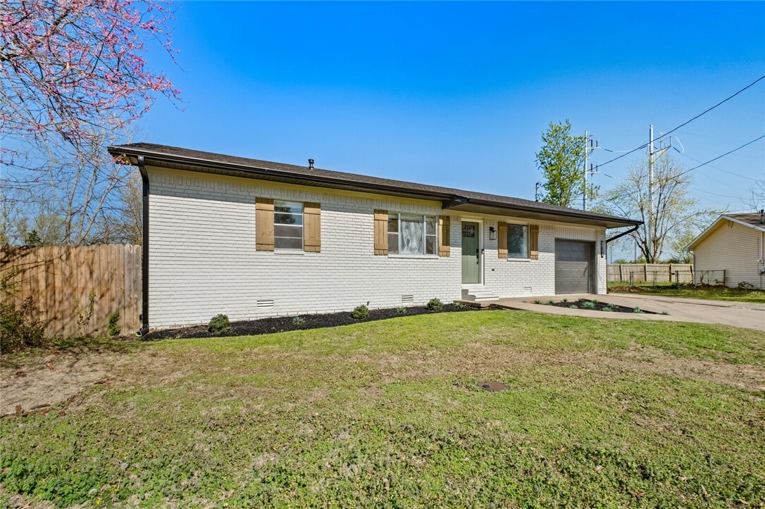 Property Photo: 2307 Douglas Street AR 72712