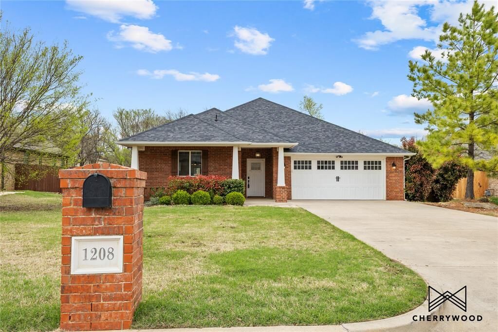 Property Photo:  1208 Magnolia Drive  OK 74820 