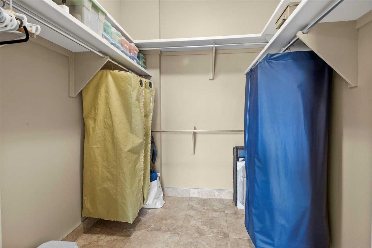 12 Strathaven Mews SW  Calgary AB T3H 2G2 photo