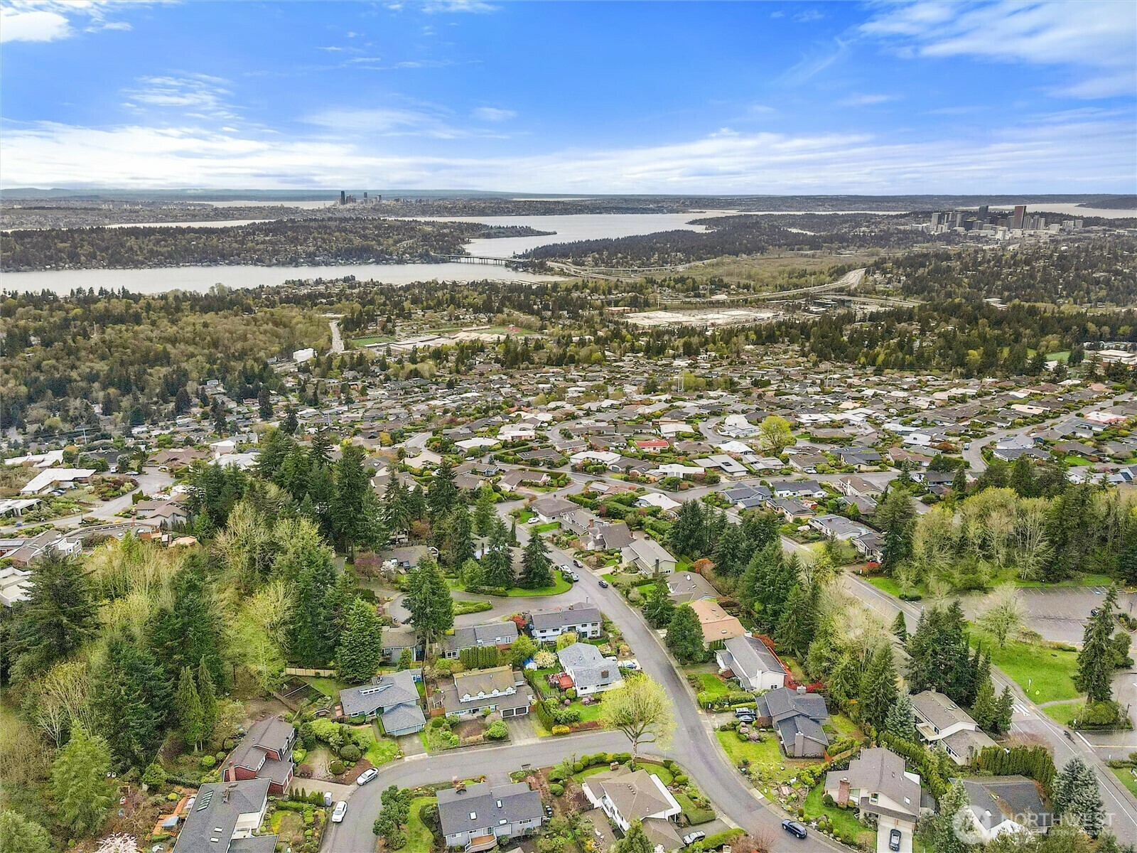 Property Photo: 13909 SE 46th St WA 98006