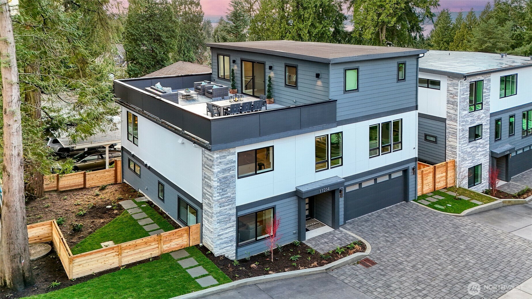 Property Photo: 11214 NE 67th Street WA 98033