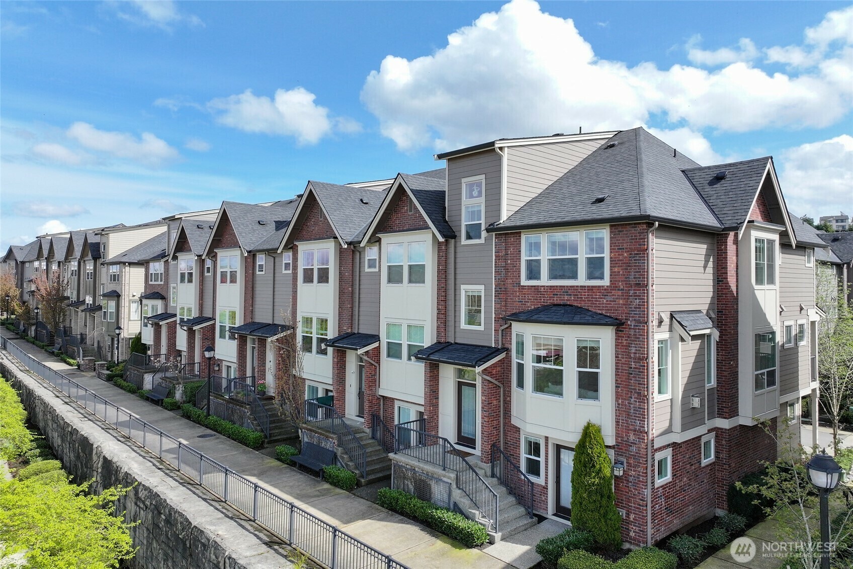 Property Photo:  1362  Williamsburg Walk  NE  WA 98029 