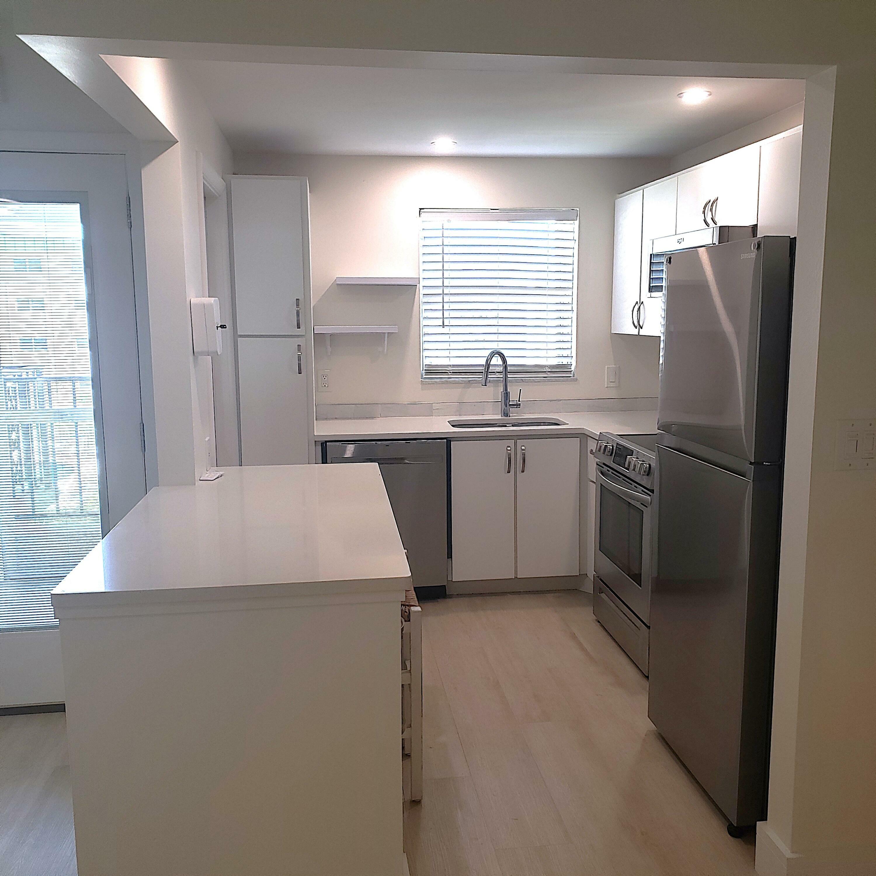 Property Photo: 810 SE 7th Street 306 FL 33441