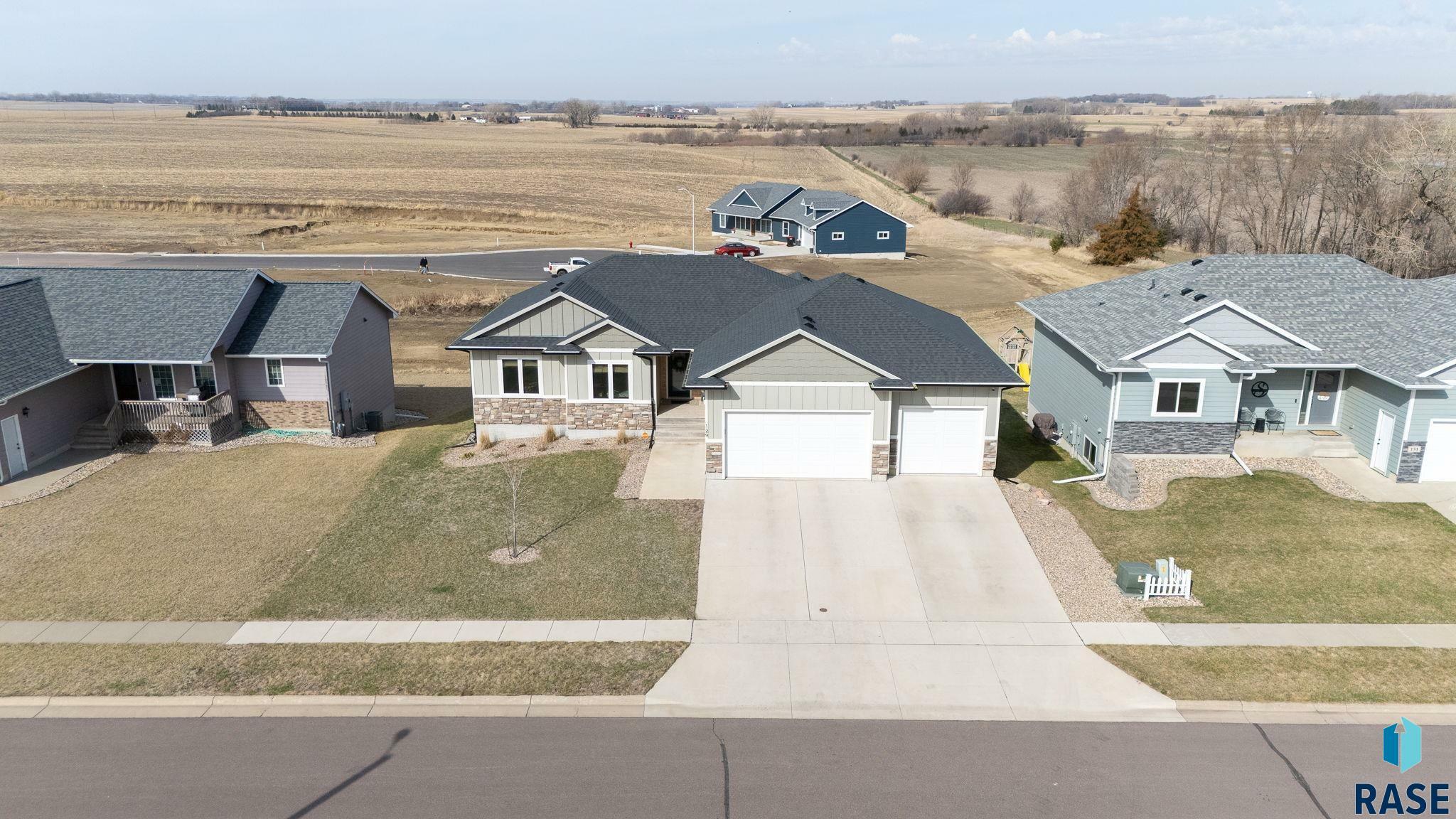 Property Photo: 129 Lynx St SD 57068