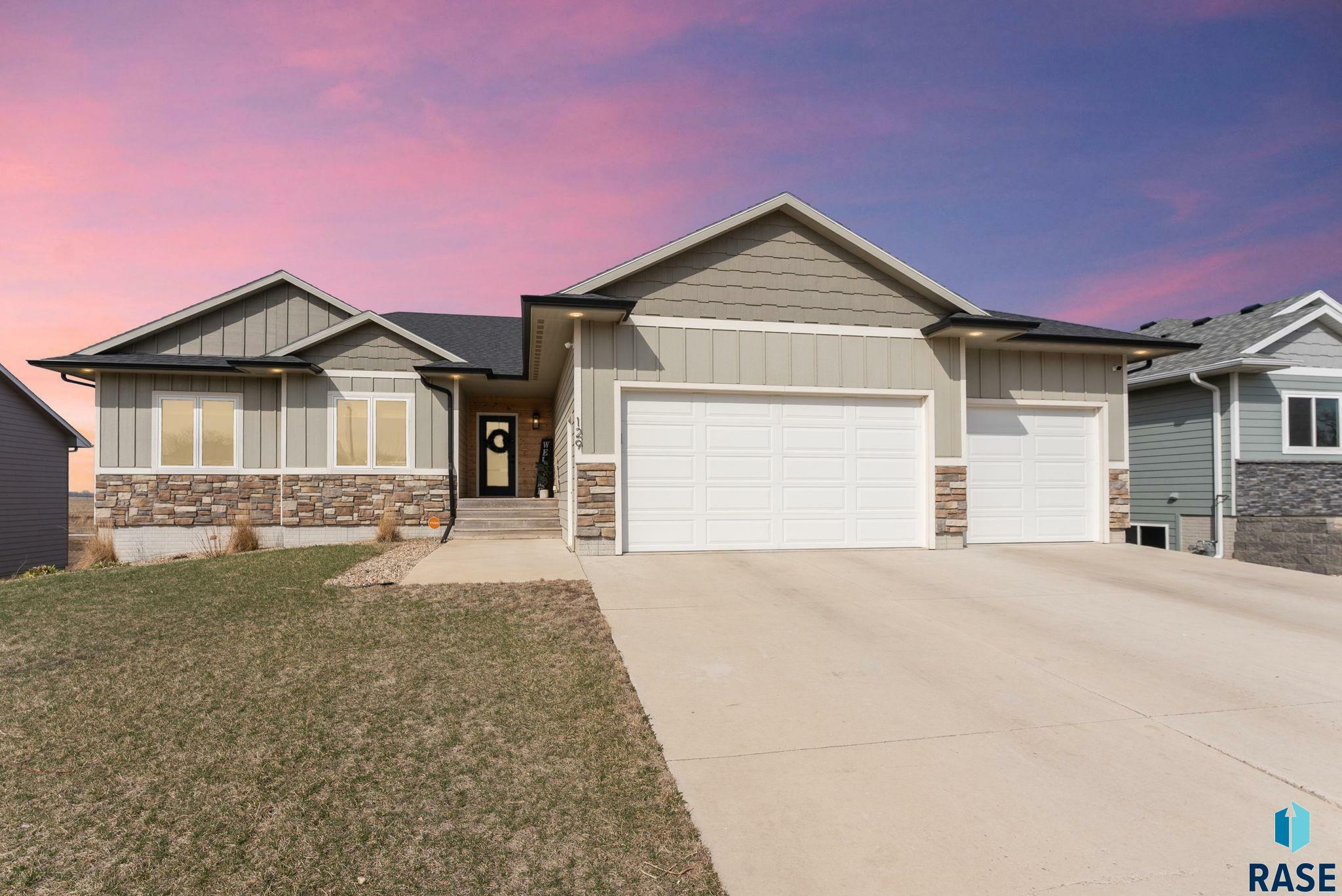 Property Photo:  129 Lynx St  SD 57068 