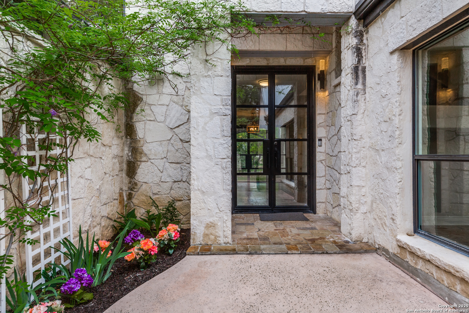 Property Photo: 5 Waterford Glen TX 78257