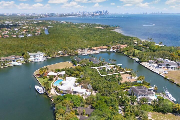 Property Photo: 30 Leucadendra Dr FL 33156