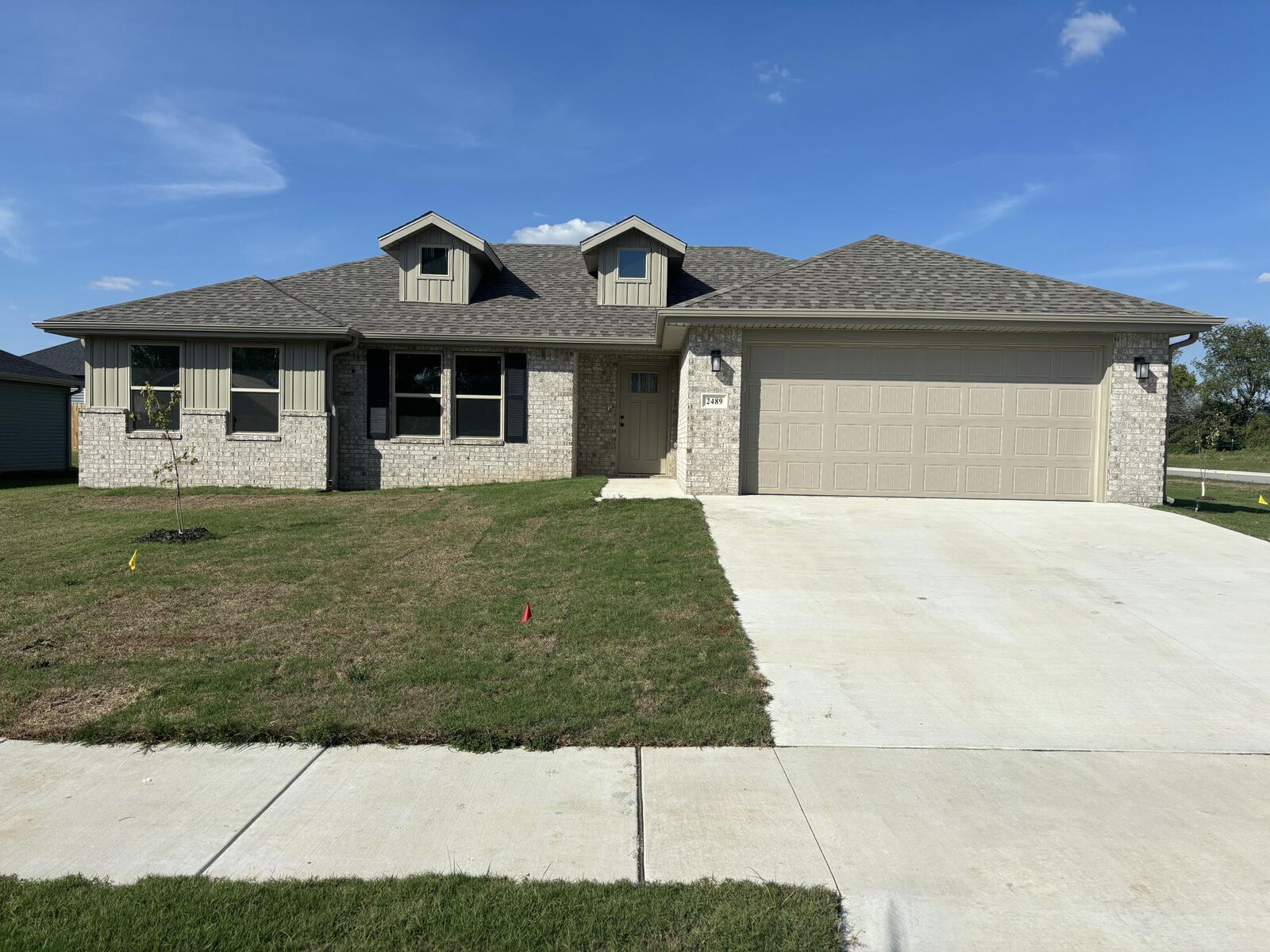 Property Photo:  2489 E Timber Oak Street  MO 65738