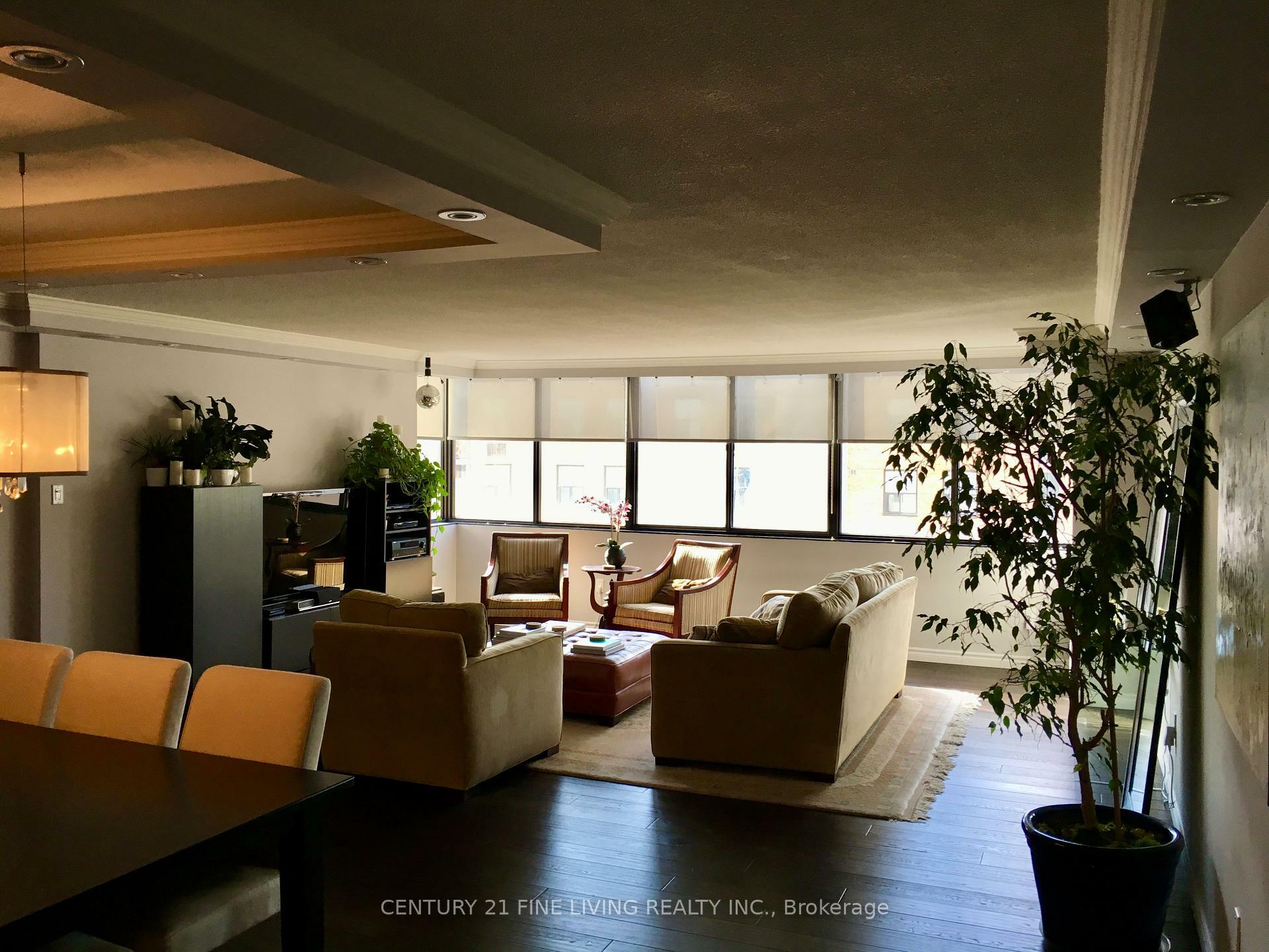 Property Photo: 256 Jarvis Street #15D ON M5B 2J4