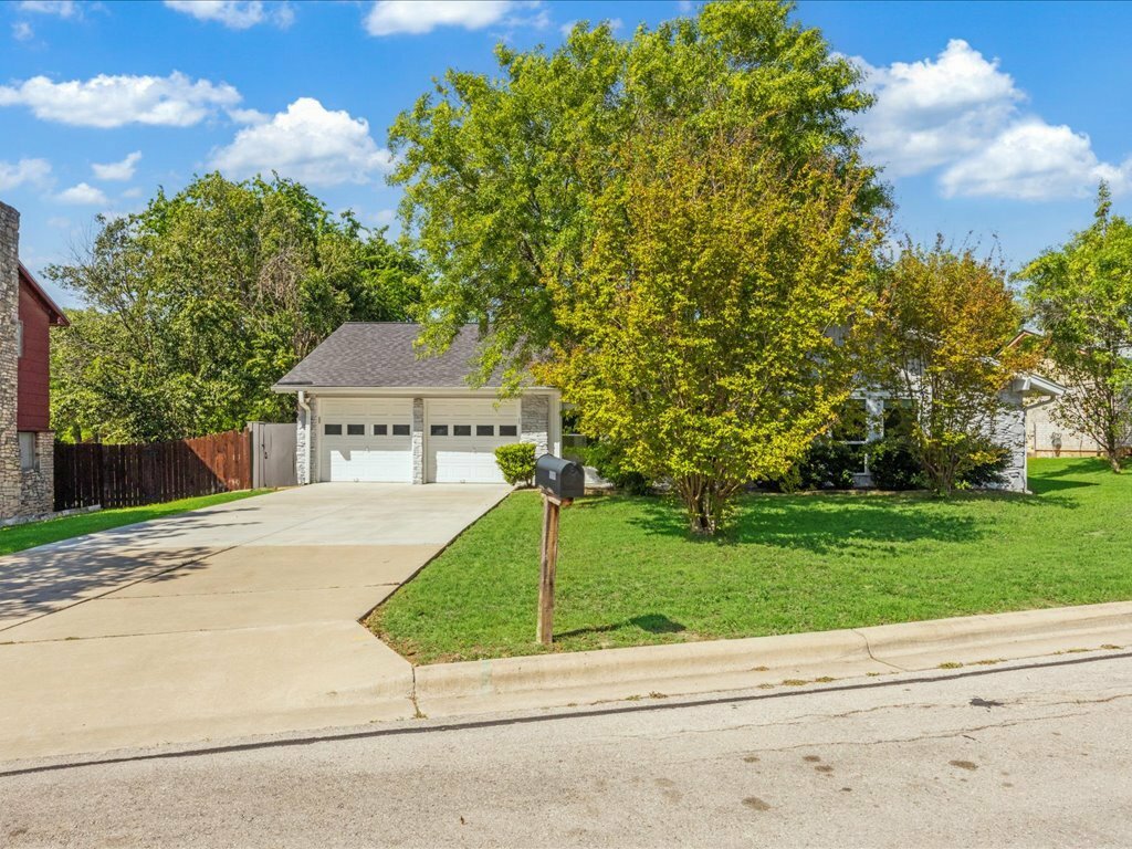 Property Photo: 7302 Meadowood Drive Drive TX 78723