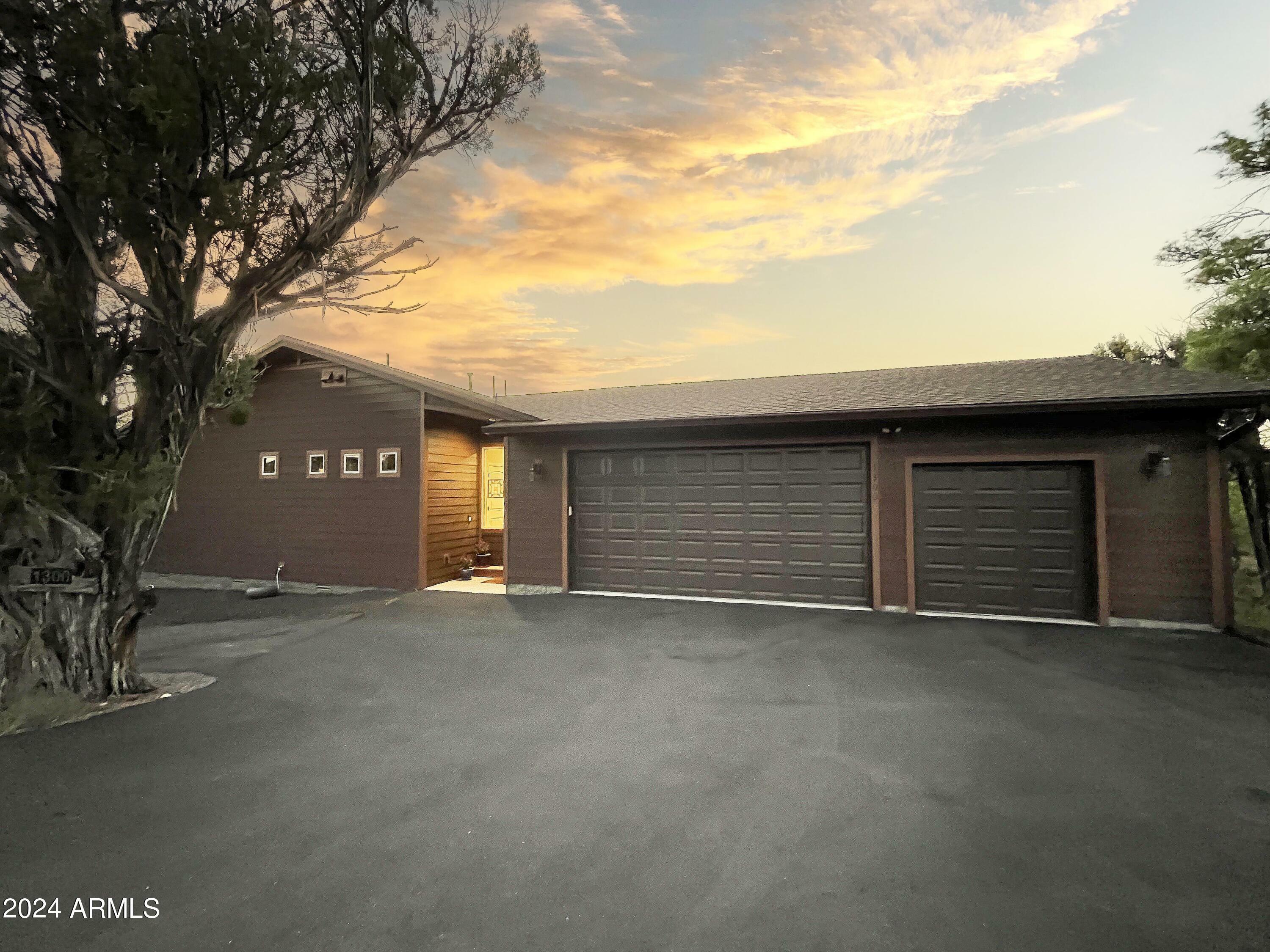 Property Photo: 1300 W Sierra Buena Court AZ 85901