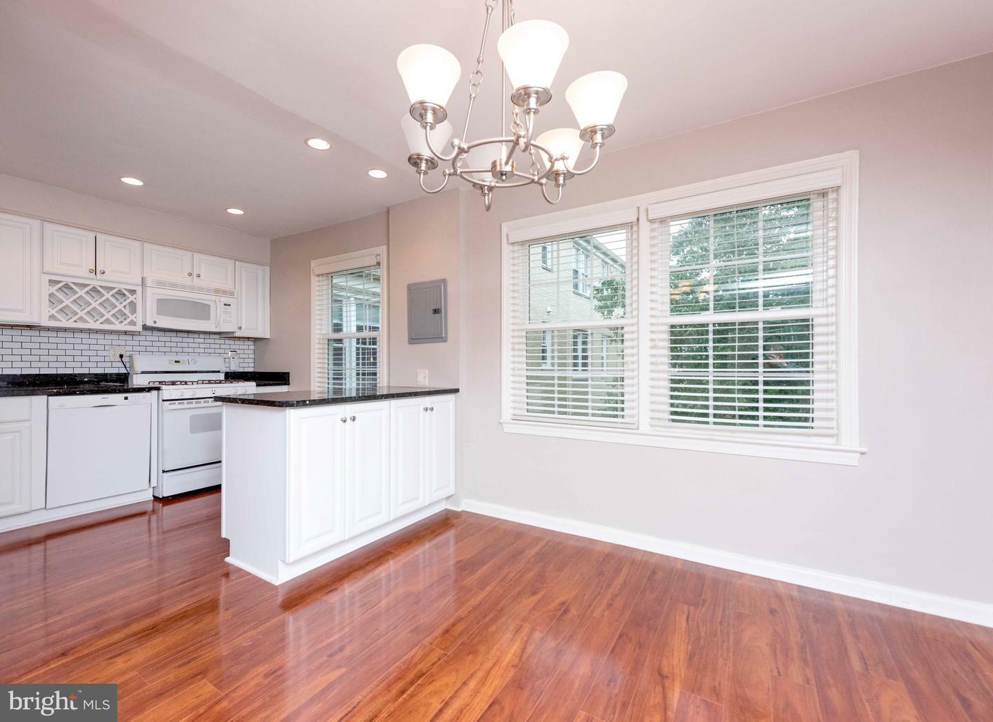 Property Photo: 6512 Boulevard View B2 VA 22307