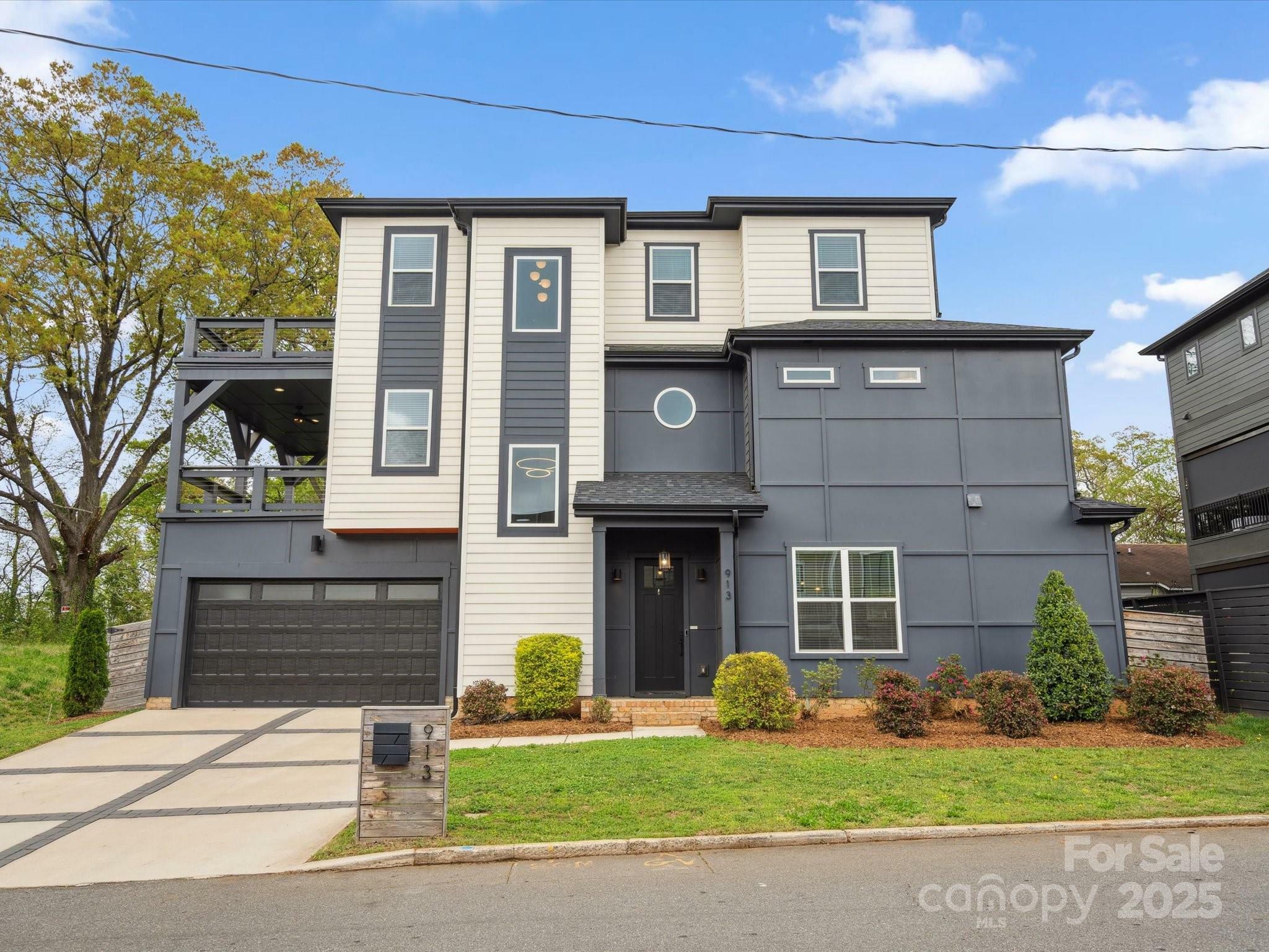 Property Photo: 913 Van Every Street NC 28205