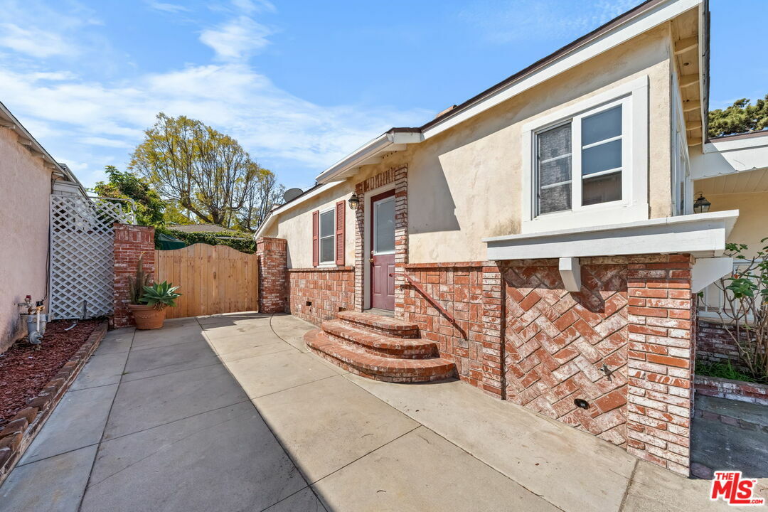 Property Photo: 6132 W 82nd St CA 90045